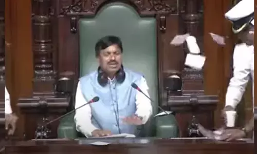 VIDEO- ವಿಧಾನಸಭೆ ಉಪಸಭಾಧ್ಯಕ್ಷರ ಮೇಲೆ ಕಾಗದ ಹರಿದು ಎಸೆದ ಬಿಜೆಪಿ ಶಾಸಕರು