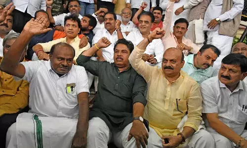 ಶಾಸಕರ ಅಮಾನತು ಖಂಡಿಸಿ ಬಿಜೆಪಿ ನಾಯಕರ ಪ್ರತಿಭಟನೆಗೆ ಕುಮಾರಸ್ವಾಮಿ ಸಾಥ್; ಪೊಲೀಸ್ ವಶಕ್ಕೆ