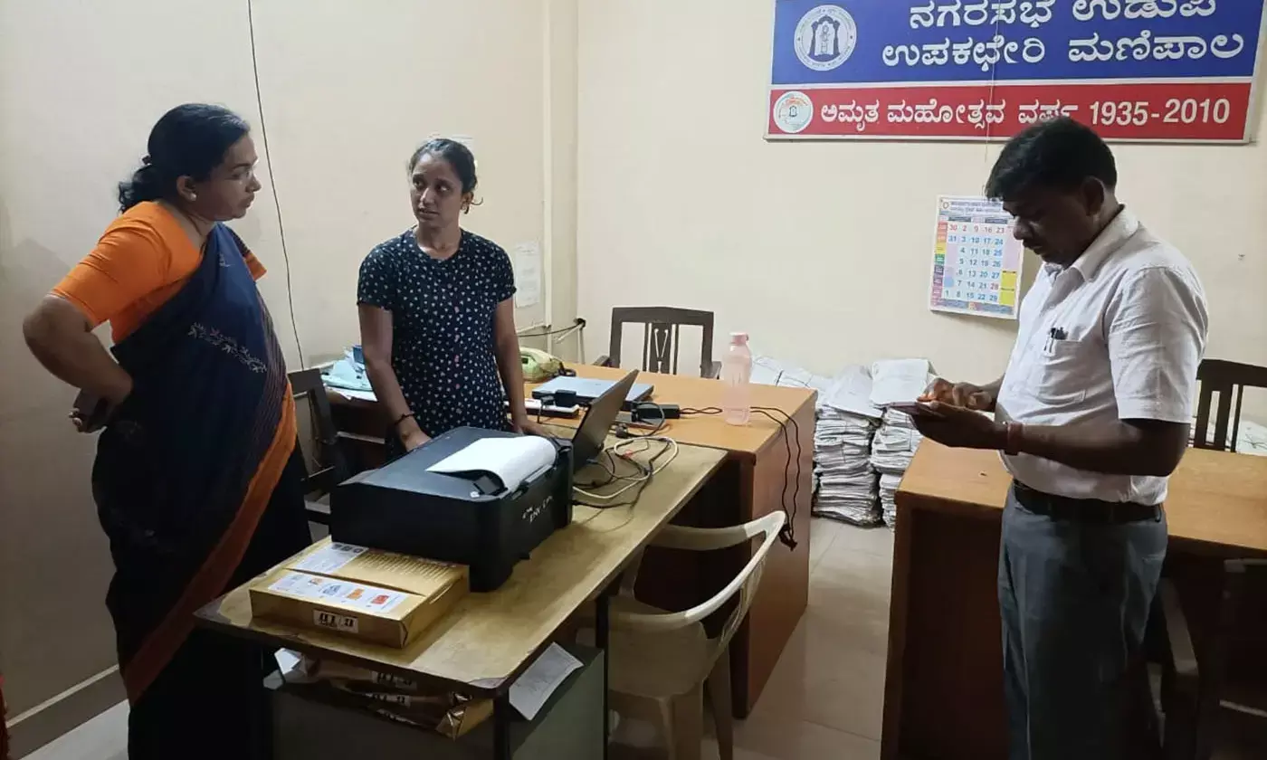 ಗೃಹಲಕ್ಷ್ಮೀ ನೊಂದಣಿ ಕೇಂದ್ರಕ್ಕೆ ಉಡುಪಿ ಜಿಲ್ಲಾಧಿಕಾರಿ ಭೇಟಿ