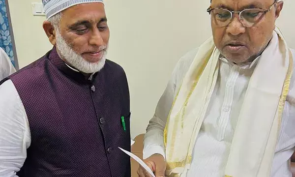 ಉಳ್ಳಾಲ ದರ್ಗಾ ಅಧ್ಯಕ್ಷರಿಂದ ಮುಖ್ಯಮಂತ್ರಿ ಸಿದ್ದರಾಮಯ್ಯ ಭೇಟಿ