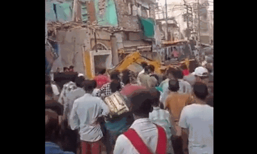 ಮಧ್ಯಪ್ರದೇಶ: ಧಾರ್ಮಿಕ ಮೆರವಣಿಗೆ ವೇಳೆ ನೀರು ಉಗುಳಿದ್ದಾರೆಂದು ಆರೋಪಿಸಿ ಮೂವರು ಮುಸ್ಲಿಮರ ಮನೆಗಳನ್ನು ಭಾಗಶಃ ನೆಲಸಮಗೊಳಿಸಿದ ಜಿಲ್ಲಾಡಳಿತ