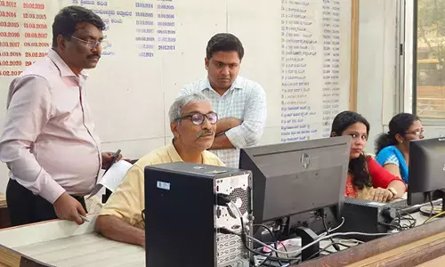 ಗೃಹಲಕ್ಷ್ಮೀ ಯೋಜನೆ: ದ.ಕ.ಡಿಸಿಯಿಂದ ನೋಂದಣಿ ಪ್ರಕ್ರಿಯೆ ವೀಕ್ಷಣೆ