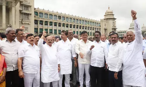 ವಿಧಾನ ಸಭೆ ಕಲಾಪ ಬಹಿಷ್ಕರಿಸಿ ಧರಣಿ ಕುಳಿತ ಬಿಜೆಪಿ ಶಾಸಕರು