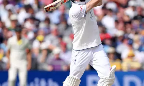 4ನೇ ಆ್ಯಶಸ್ ಟೆಸ್ಟ್: ಬೃಹತ್ ಮೊತ್ತದತ್ತ ದಾಪುಗಾಲಿರಿಸಿದ ಇಂಗ್ಲೆಂಡ್