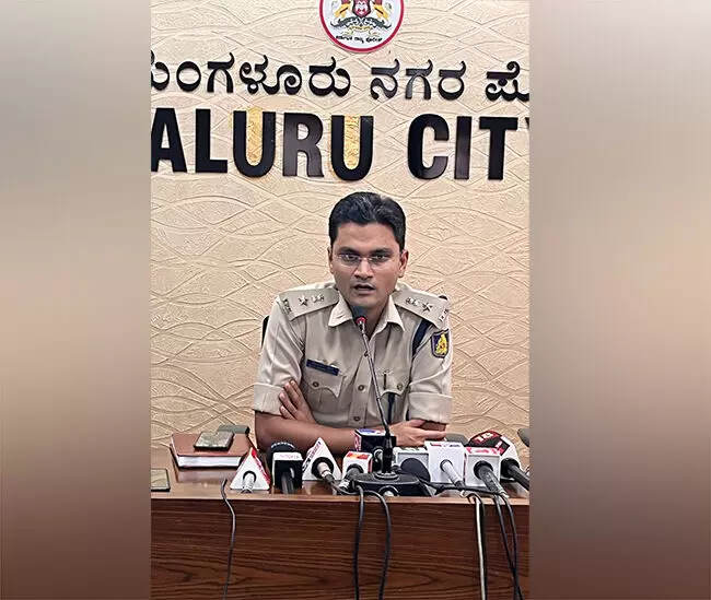 ಮಂಗಳೂರು: ಅನೈತಿಕ ಪೊಲೀಸ್ ಗಿರಿ ಪ್ರಕರಣ; ಮೂವರಿಗೆ ಗಡಿಪಾರು ನೋಟಿಸ್ ಮಂಗಳೂರು: ಅನೈತಿಕ ಪೊಲೀಸ್ ಗಿರಿ ಪ್ರಕರಣ; ಮೂವರಿಗೆ ಗಡಿಪಾರು ನೋಟಿಸ್