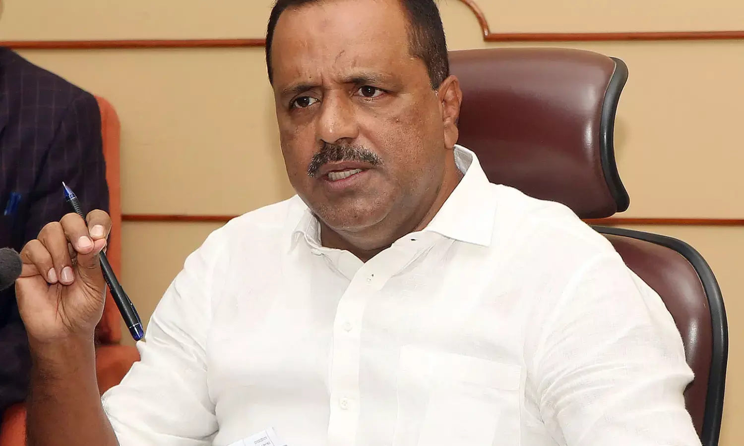 ಡೆಪ್ಯುಟಿ ಸ್ಪೀಕರ್ ಮುಖಕ್ಕೆ ಕಾಗದ ಪತ್ರಗಳನ್ನು ಎಸೆದಿದ್ದು ಸಹಿಸಲು ಅಸಾಧ್ಯ: ಯು.ಟಿ.ಖಾದರ್