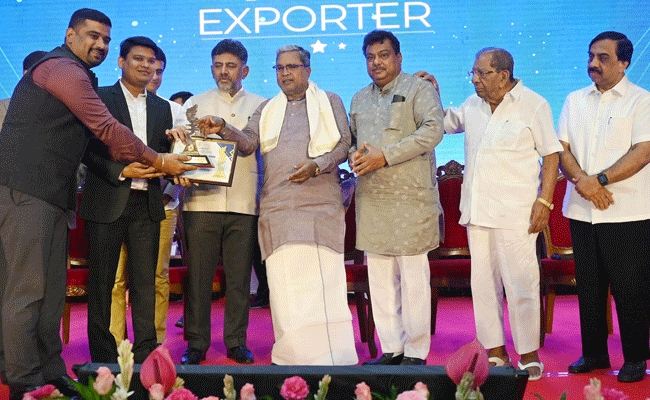 ರಫ್ತಿಗೆ ಉತ್ತೇಜನ ನೀಡುವಂತಹ ಹೊಸ ಕೈಗಾರಿಕಾ ನೀತಿ ಜಾರಿ: ಮುಖ್ಯಮಂತ್ರಿ ಸಿದ್ದರಾಮಯ್ಯ ರಫ್ತಿಗೆ ಉತ್ತೇಜನ ನೀಡುವಂತಹ ಹೊಸ ಕೈಗಾರಿಕಾ ನೀತಿ ಜಾರಿ: ಮುಖ್ಯಮಂತ್ರಿ ಸಿದ್ದರಾಮಯ್ಯ