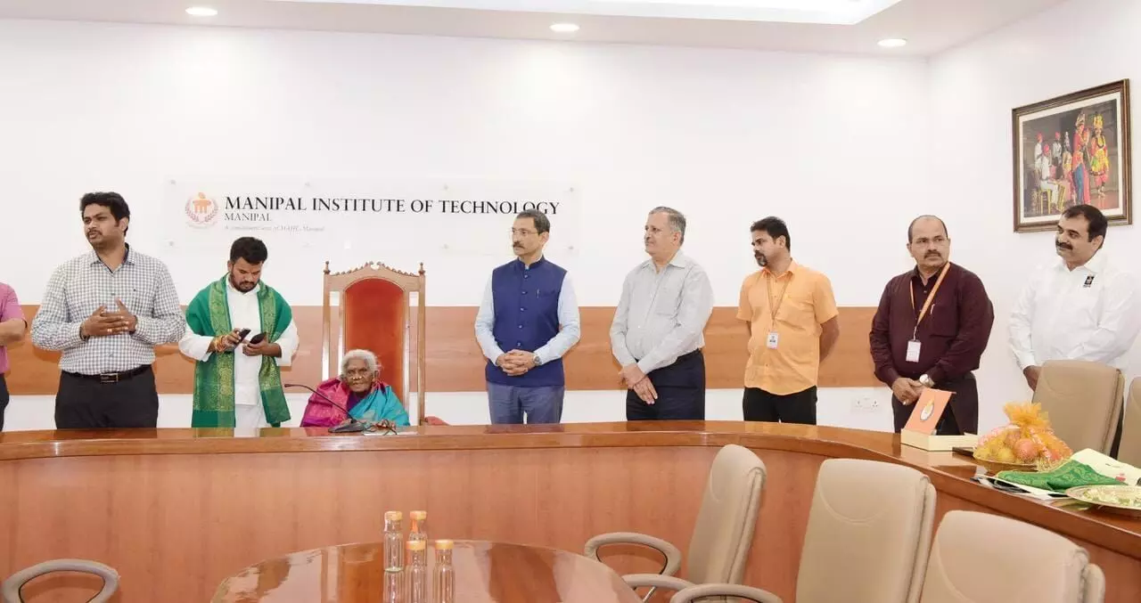 ಮಣಿಪಾಲ ಮಾಹೆಯ 10000 ಗಿಡ ನೆಡುವ ಕಾರ್ಯಕ್ರಮಕ್ಕೆ ಸಾಲುಮರದ ತಿಮ್ಮಕ್ಕ ಚಾಲನೆ ಮಣಿಪಾಲ ಮಾಹೆಯ 10000 ಗಿಡ ನೆಡುವ ಕಾರ್ಯಕ್ರಮಕ್ಕೆ ಸಾಲುಮರದ ತಿಮ್ಮಕ್ಕ ಚಾಲನೆ