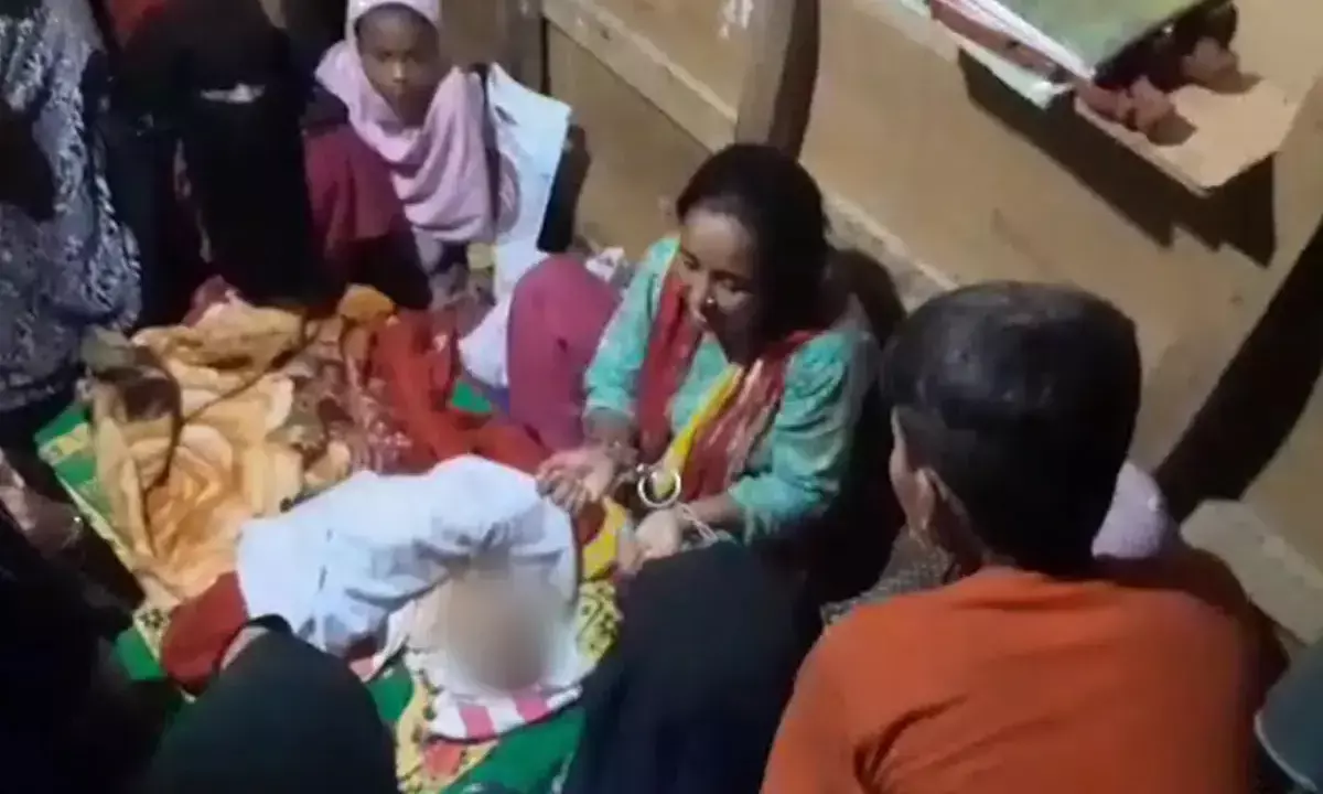 ಪುಟ್ಟ ಮಗುವಿನ ಅಂತ್ಯಕ್ರಿಯೆಗಾಗಿ ರೋಹಿಂಗ್ಯಾ ದಂಪತಿಯನ್ನು ಕೈಕೋಳದೊಂದಿಗೆ ಕರೆದೊಯ್ದ ಪೊಲೀಸರು