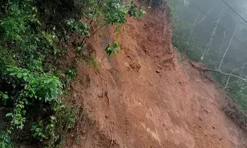 ಗುಡ್ಡ ಕುಸಿತ: ಪಾಣತ್ತೂರು - ಕಲ್ಲಪಳ್ಳಿ - ಸುಳ್ಯ ಅಂತಾರಾಜ್ಯ ರಸ್ತೆಯಲ್ಲಿ ರಾತ್ರಿ ಸಂಚಾರ ನಿಷೇಧ
