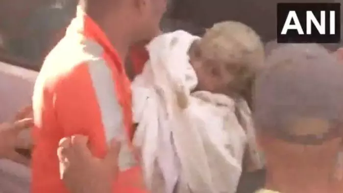 50 ಅಡಿ ಆಳದ ಕೊಳವೆ ಬಾವಿಗೆ ಬಿದ್ದ 3 ವರ್ಷದ ಬಾಲಕನ ರಕ್ಷಣೆ