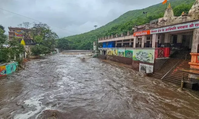 ಗುಜರಾತ್ ನಲ್ಲಿ ಪ್ರವಾಹ: 12 ಹೆದ್ದಾರಿಗಳು ಬಂದ್, 736 ಮಂದಿ ಸ್ಥಳಾಂತರ, 358 ಜನರ ರಕ್ಷಣೆ