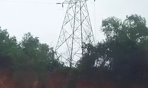 ಕರ್ವಾಲುವಿನಲ್ಲಿ ಗುಡ್ಡ ಕುಸಿತ: ಅಪಾಯದಲ್ಲಿ ವಿದ್ಯುತ್ ಟವರ್