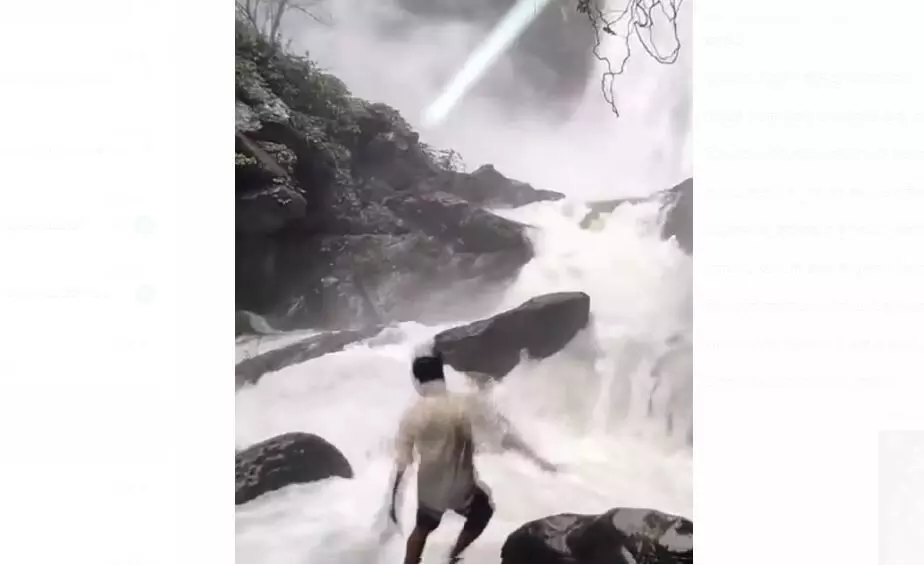 ಕೊಲ್ಲೂರು: ಅರಶಿನಗುಂಡಿ ಜಲಪಾತಕ್ಕೆ ಬಿದ್ದು ಯುವಕ ನೀರುಪಾಲು ಕೊಲ್ಲೂರು: ಅರಶಿನಗುಂಡಿ ಜಲಪಾತಕ್ಕೆ ಬಿದ್ದು ಯುವಕ ನೀರುಪಾಲು