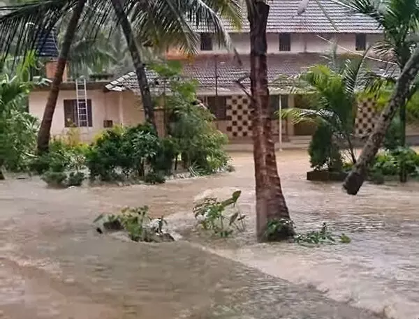 ಮುಂದುವರಿದ ಮಳೆ: ಕರಾವಳಿಗೆ ರೆಡ್ ಅಲರ್ಟ್ ಘೋಷಣೆ; ಉಡುಪಿಯಲ್ಲಿ ಇಬ್ಬರು ಬಲಿ ಮುಂದುವರಿದ ಮಳೆ: ಕರಾವಳಿಗೆ ರೆಡ್ ಅಲರ್ಟ್ ಘೋಷಣೆ; ಉಡುಪಿಯಲ್ಲಿ ಇಬ್ಬರು ಬಲಿ