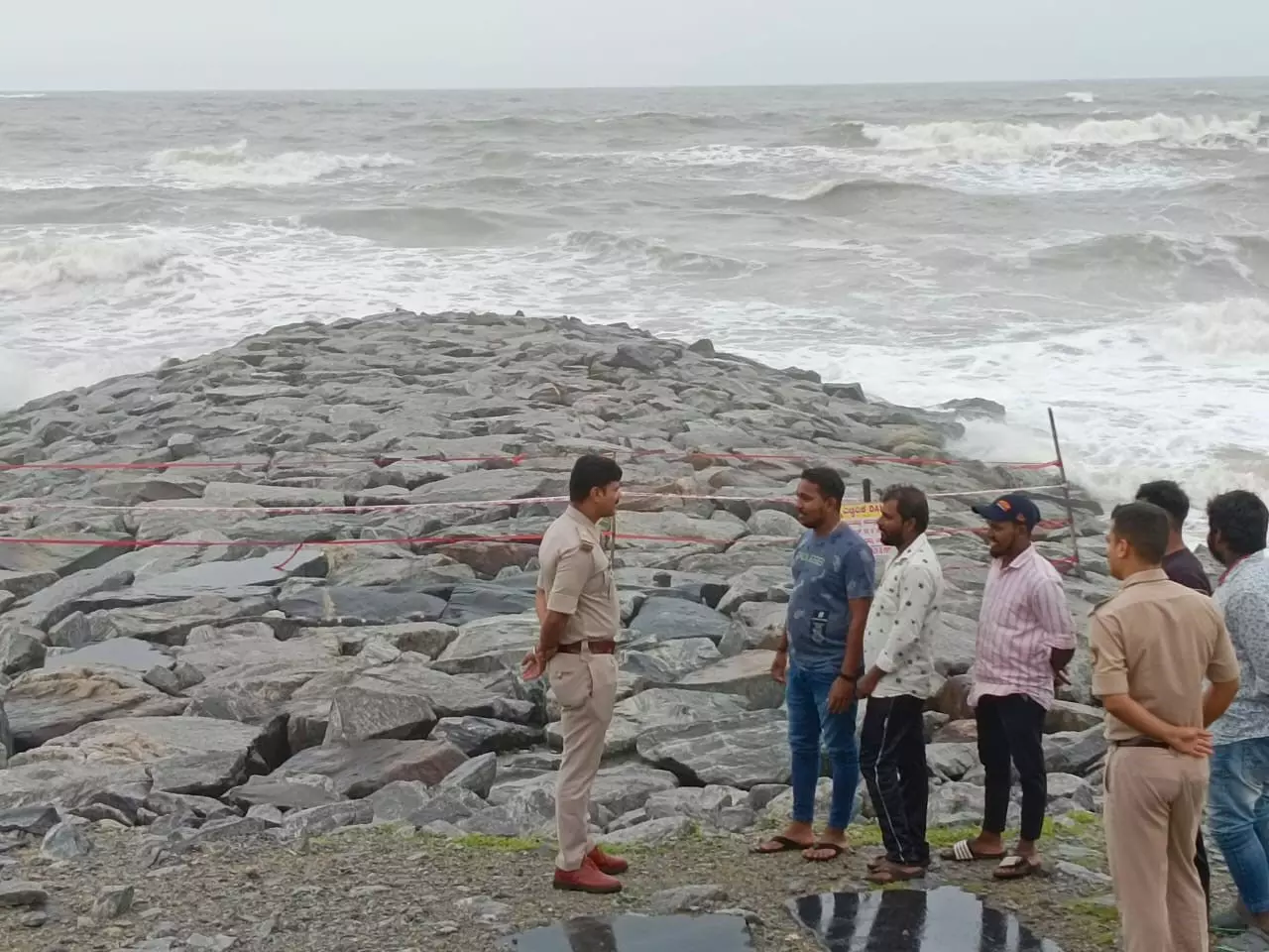 ಉಕ್ಕಿ ಹರಿಯುತ್ತಿರುವ ನದಿಗಳು: ತೀರದ ಜನರಿಗೆ ಹೈ ಅಲರ್ಟ್ ಘೋಷಣೆ