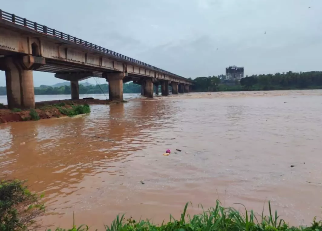 ಬಂಟ್ವಾಳ : ನೇತ್ರಾವತಿ ನದಿ ನೀರಿನ ಮಟ್ಟ ಏರಿಕೆ, ತಗ್ಗು ಪ್ರದೇಶಗಳಿಗೆ ನುಗ್ಗಿದ ನೀರು ಬಂಟ್ವಾಳ : ನೇತ್ರಾವತಿ ನದಿ ನೀರಿನ ಮಟ್ಟ ಏರಿಕೆ, ತಗ್ಗು ಪ್ರದೇಶಗಳಿಗೆ ನುಗ್ಗಿದ ನೀರು