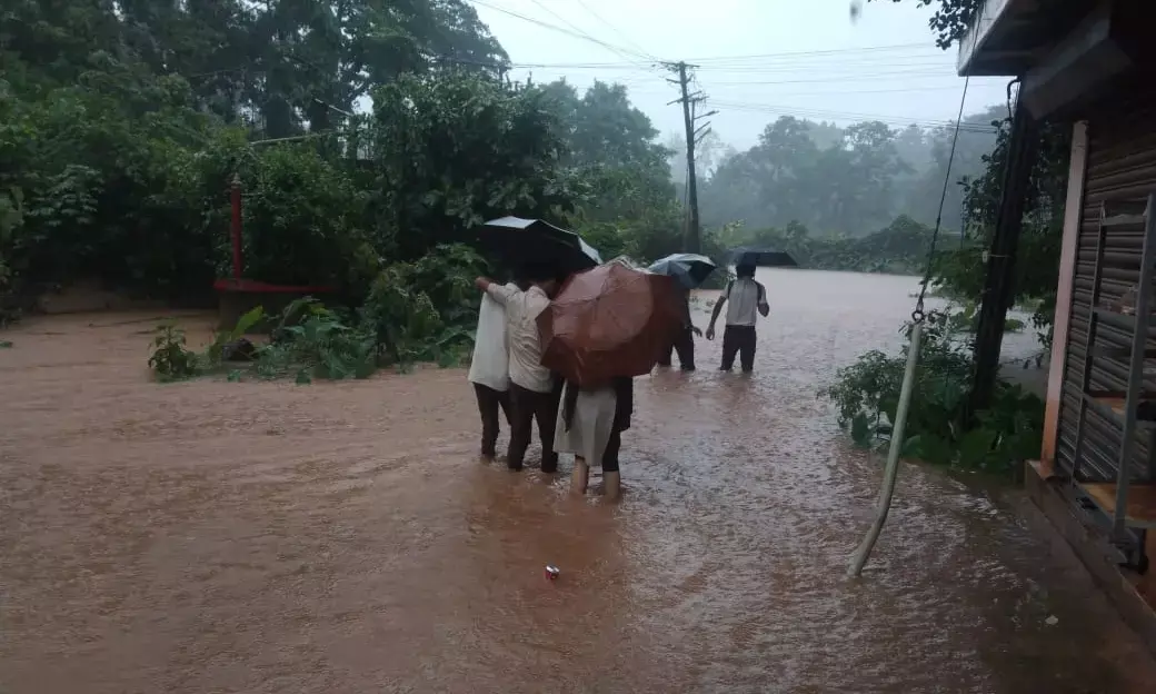 ದ.ಕ ಜಿಲ್ಲೆಯಲ್ಲಿ ಭಾರೀ ಮಳೆ ಹಿನ್ನೆಲೆ; ಸೆಮಿಸ್ಟರ್ ಪರೀಕ್ಷೆ ಮುಂದೂಡದ ಮಂಗಳೂರು ವಿವಿ, ಸಂಕಷ್ಟದಲ್ಲಿ ವಿದ್ಯಾರ್ಥಿಗಳು