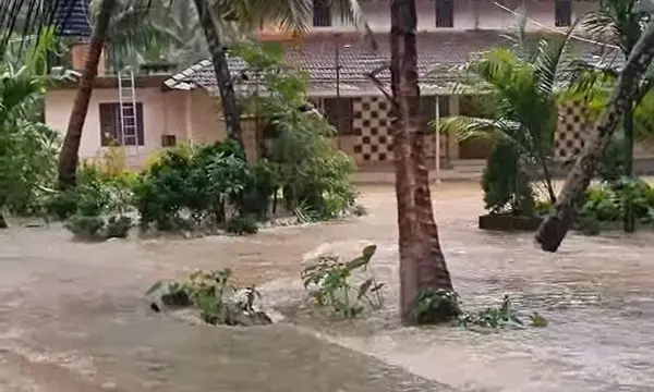 ಮುಂದುವರಿದ ಮಳೆ: ಕರಾವಳಿಗೆ ರೆಡ್ ಅಲರ್ಟ್ ಘೋಷಣೆ; ಉಡುಪಿಯಲ್ಲಿ ಇಬ್ಬರು ಬಲಿ
