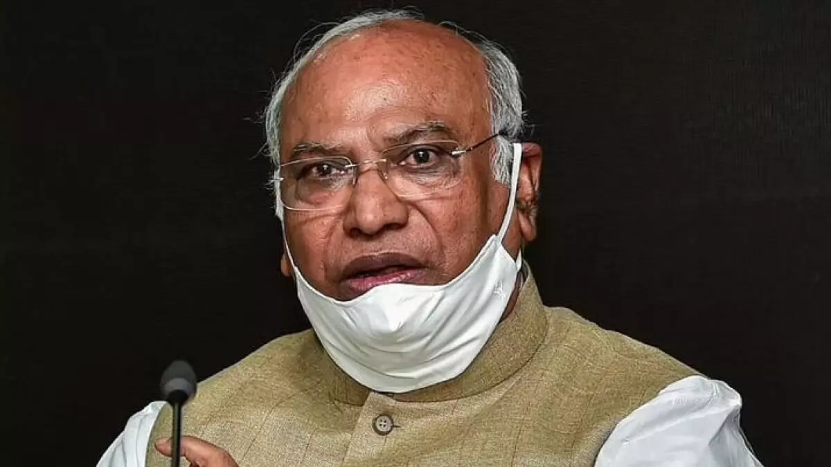 ನಿಮಗೆ ನನ್ನ ಹೃದಯದಲ್ಲಿ ಪ್ರಥಮ ಸ್ಥಾನ ಎಂದು ಪ್ರಶಂಸಿಸಿದ ಧನಕರ್ಗೆ ಖರ್ಗೆ ನೀಡಿದ ಪ್ರತಿಕ್ರಿಯೆ ಏನು? ನಿಮಗೆ ನನ್ನ ಹೃದಯದಲ್ಲಿ ಪ್ರಥಮ ಸ್ಥಾನ ಎಂದು ಪ್ರಶಂಸಿಸಿದ ಧನಕರ್ಗೆ ಖರ್ಗೆ ನೀಡಿದ ಪ್ರತಿಕ್ರಿಯೆ ಏನು?