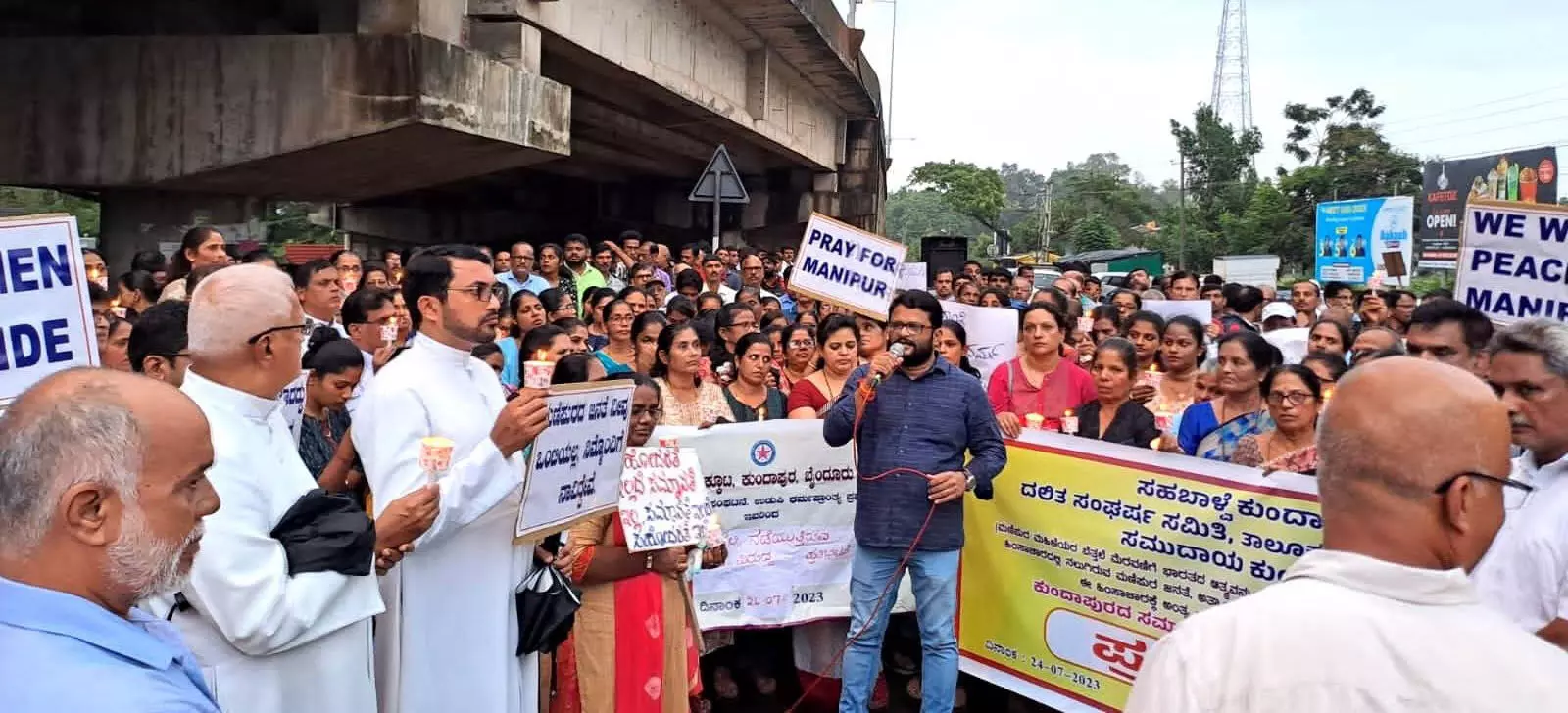 ಮಣಿಪುರ ಹಿಂಸಾಚಾರ ಖಂಡಿಸಿ ಸಮಾನ ಮನಸ್ಕ ಸಂಘಟನೆಗಳಿಂದ ಪ್ರತಿಭಟನೆ ಮಣಿಪುರ ಹಿಂಸಾಚಾರ ಖಂಡಿಸಿ ಸಮಾನ ಮನಸ್ಕ ಸಂಘಟನೆಗಳಿಂದ ಪ್ರತಿಭಟನೆ