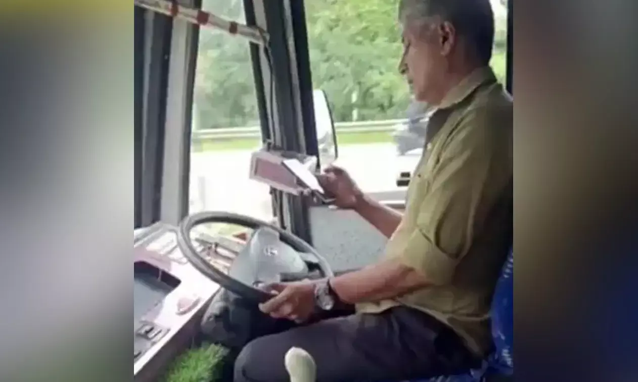 ಮಂಗಳೂರು | ಮೊಬೈಲ್ ನೋಡುತ್ತಲೇ ಬಸ್ ಚಲಾಯಿಸಿದ ಚಾಲಕನ ವಿರುದ್ಧ ಕಾನೂನು ಕ್ರಮ: ಕಮಿಷನರ್