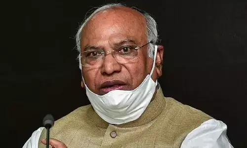 ನಿಮಗೆ ನನ್ನ ಹೃದಯದಲ್ಲಿ ಪ್ರಥಮ ಸ್ಥಾನ ಎಂದು ಪ್ರಶಂಸಿಸಿದ ಧನಕರ್‌ಗೆ ಖರ್ಗೆ ನೀಡಿದ ಪ್ರತಿಕ್ರಿಯೆ ಏನು?