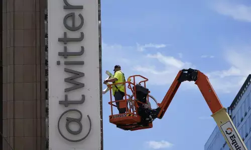 ಟ್ವಿಟರ್ ಪ್ರಧಾನ ಕಚೇರಿಯಲ್ಲಿ ಲೋಗೊ ತೆಗೆಯಲು ಪೊಲೀಸರ ತಡೆ