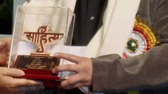 ಪ್ರಶಸ್ತಿ ಹಿಂದಿರುಗಿಸುವುದಿಲ್ಲ ಎಂದು ಮುಚ್ಚಳಿಕೆ ಬರೆಸಿಕೊಳ್ಳಿ: ಪ್ರಶಸ್ತಿ ವಾಪಸ್ ತಡೆಯಲು ಸಂಸದೀಯ ಸ್ಥಾಯಿ ಸಮಿತಿಯಿಂದ ಶಿಫಾರಸು!