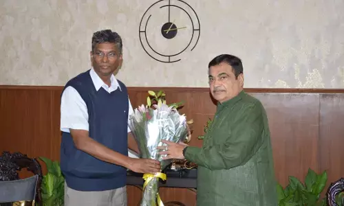 ಕೇಂದ್ರ ಸಚಿವ ನಿತಿನ್ ಗಡ್ಕರಿ ಭೇಟಿ ಮಾಡಿದ ಸಚಿವ ಸತೀಶ್ ಜಾರಕಿಹೊಳಿ