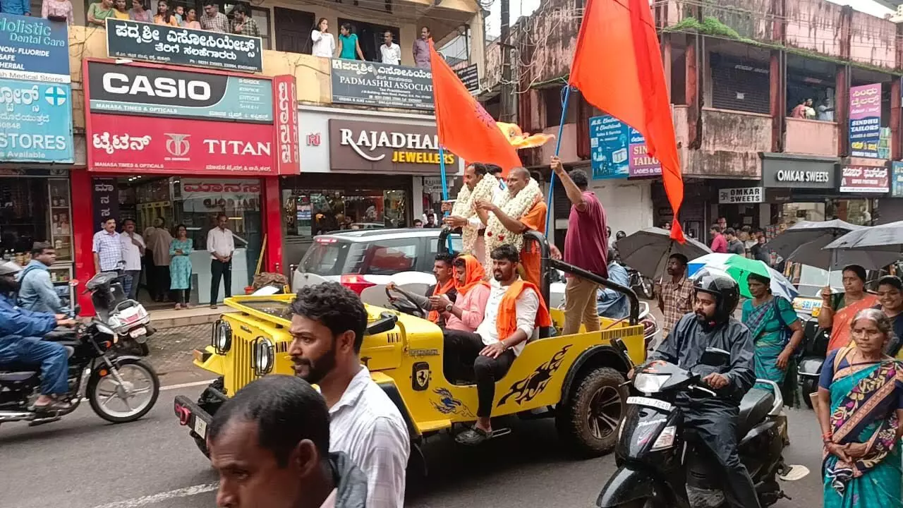 ಪುತ್ತೂರು: ಅನುಮತಿ ರಹಿತ ವಿಜಯೋತ್ಸವ; ಪುತ್ತಿಲ ಪರಿವಾರದ ವಿರುದ್ಧ ಸಾರ್ವಜನಿಕ ಶಾಂತಿಭಂಗ ಕೇಸು ದಾಖಲು ಪುತ್ತೂರು: ಅನುಮತಿ ರಹಿತ ವಿಜಯೋತ್ಸವ; ಪುತ್ತಿಲ ಪರಿವಾರದ ವಿರುದ್ಧ ಸಾರ್ವಜನಿಕ ಶಾಂತಿಭಂಗ ಕೇಸು ದಾಖಲು
