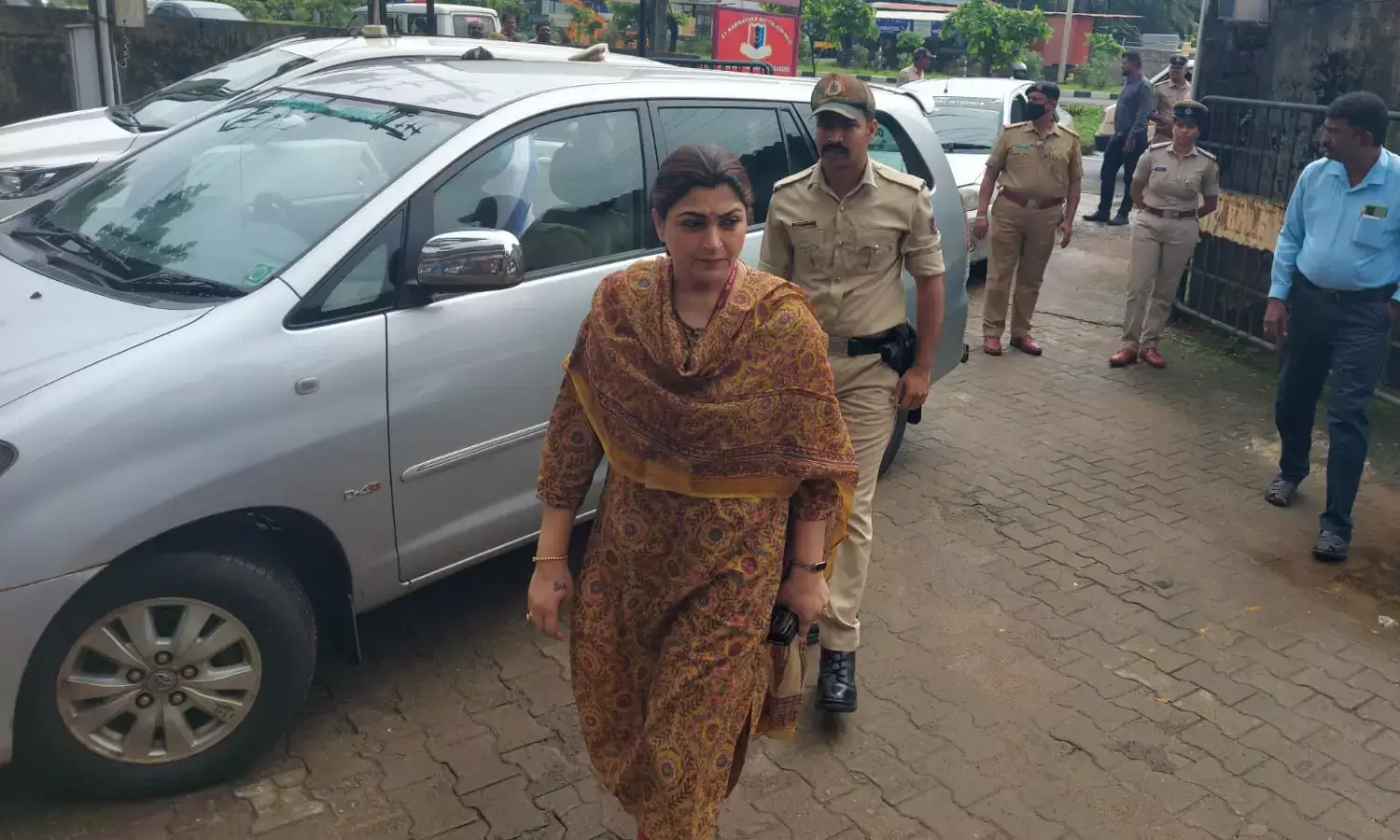 ಉಡುಪಿ: ಶೌಚಾಲಯದಲ್ಲಿ ವಿಡಿಯೋ ಚಿತ್ರೀಕರಣ ಪ್ರಕರಣ; ಕಾಲೇಜಿಗೆ ಭೇಟಿ ನೀಡಿದ ಖುಷ್ಬೂ