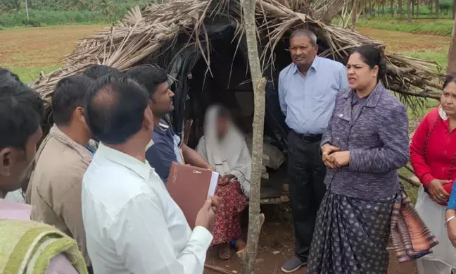 ತುಮಕೂರು | ಮೌಢ್ಯಕ್ಕೆ ಮಗು ಬಲಿ ಪ್ರಕರಣ​: ಗುಡಿಸಲಿನಲ್ಲಿ ಒಂಟಿಯಾಗಿದ್ದ ಬಾಣಂತಿಯನ್ನು ಮನೆಗೆ ಸೇರಿಸಿದ ನ್ಯಾಯಾಧೀಶೆ ನೂರುನ್ನೀಸಾ