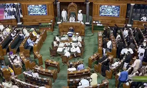 ಮಣಿಪುರ ಹಿಂಸಾಚಾರ: ಪ್ರತಿಪಕ್ಷಗಳ ಪ್ರತಿಭಟನೆಯ ನಡುವೆಯೇ ಲೋಕಸಭೆ ಶುಕ್ರವಾರಕ್ಕೆ ಮುಂದೂಡಿಕೆ