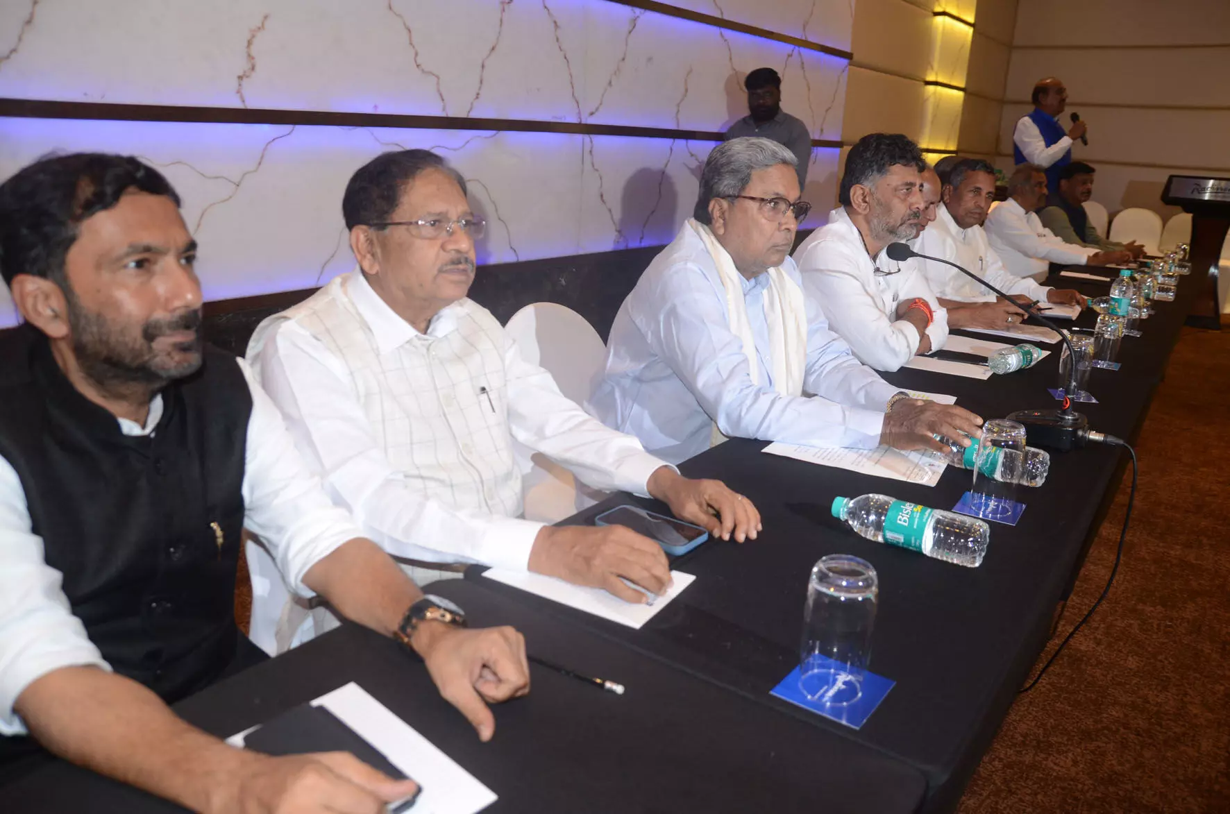 ಕಾಂಗ್ರೆಸ್ ಶಾಸಕಾಂಗ ಪಕ್ಷದ ಸಭೆ- ಚಿತ್ರಗಳಲ್ಲಿ ನೋಡಿ