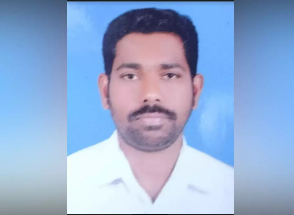 ಕಾಸರಗೋಡು: ಆವರಣ ಇಲ್ಲದ ಬಾವಿಗೆ ಬಿದ್ದು ವ್ಯಕ್ತಿ ಮೃತ್ಯು ಕಾಸರಗೋಡು: ಆವರಣ ಇಲ್ಲದ ಬಾವಿಗೆ ಬಿದ್ದು ವ್ಯಕ್ತಿ ಮೃತ್ಯು