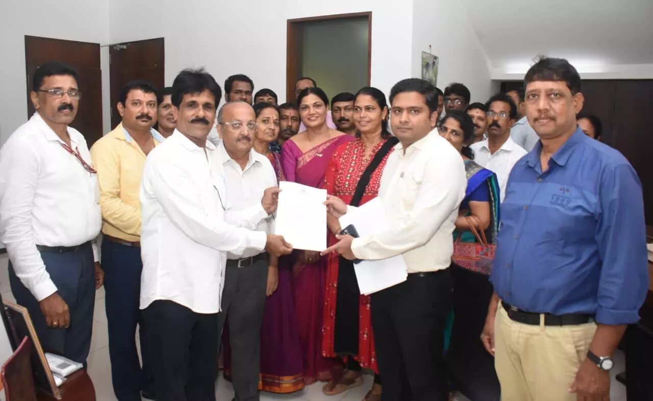 ಸರಕಾರಿ ನೌಕರರ ಸಂಘದ ವಿರುದ್ಧ ಅಪಪ್ರಚಾರ ಆರೋಪ: ಸೂಕ್ತ ಕ್ರಮಕ್ಕೆ ದ.ಕ.ಜಿಲ್ಲಾಧಿಕಾರಿಗೆ ಮನವಿ