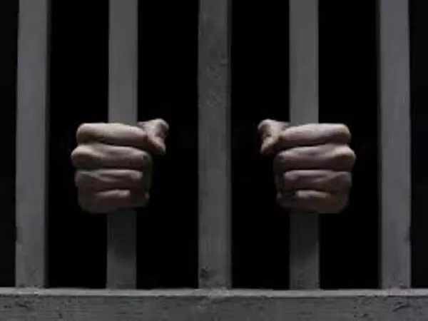 ಮಾಡದ ತಪ್ಪಿಗೆ 17 ವರ್ಷ ಜೈಲಿನಲ್ಲಿದ್ದ ವ್ಯಕ್ತಿ ಬಿಡುಗಡೆ ಮಾಡದ ತಪ್ಪಿಗೆ 17 ವರ್ಷ ಜೈಲಿನಲ್ಲಿದ್ದ ವ್ಯಕ್ತಿ ಬಿಡುಗಡೆ