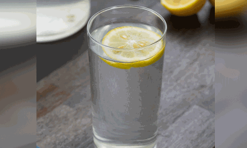 ನೀವು ಬೆಳಿಗ್ಗೆ ಎದ್ದ ತಕ್ಷಣ ಲಿಂಬೆ ನೀರನ್ನು ಏಕೆ ಸೇವಿಸಬೇಕು ಎನ್ನುವುದಕ್ಕೆ ಕಾರಣಗಳಿಲ್ಲಿವೆ...