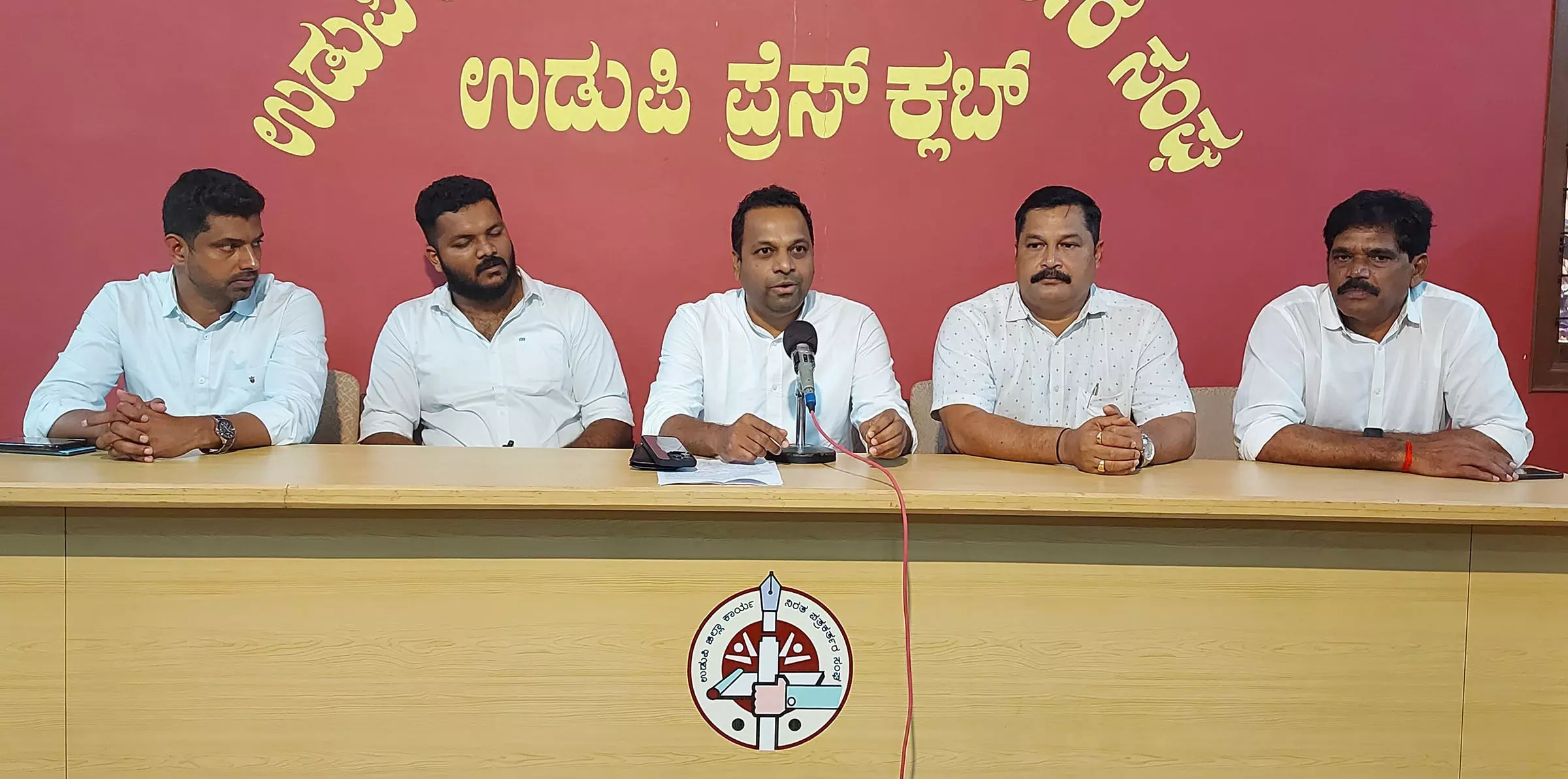 ಬಿಜೆಪಿಯವರಿಂದ ಕೋಮುಗಲಭೆ ಸೃಷ್ಠಿಸುವ ಹುನ್ನಾರ: ಪ್ರಸಾದ್ರಾಜ್ ಕಾಂಚನ್ ಆರೋಪ ಬಿಜೆಪಿಯವರಿಂದ ಕೋಮುಗಲಭೆ ಸೃಷ್ಠಿಸುವ ಹುನ್ನಾರ: ಪ್ರಸಾದ್ರಾಜ್ ಕಾಂಚನ್ ಆರೋಪ