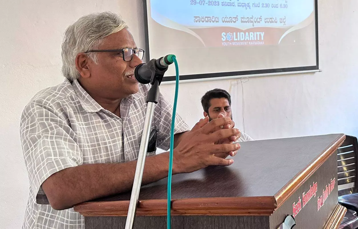 ನಿರಂತರ ಜನಪರ ಚಳುವಳಿಗಳಿಂದ ಫ್ಯಾಸಿಸಂ ಸೋಲಿಸಲು ಸಾಧ್ಯ: ಚಿಂತಕ ಶಿವಸುಂದರ್