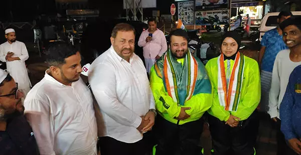 ಬೈಕ್ ನಲ್ಲಿ ಕಾರ್ಗಿಲ್ ಗೆ ಹೊರಟ ಬ್ಯಾರಿ ದಂಪತಿಗೆ ಭಟ್ಕಳದಲ್ಲಿ ಸ್ವಾಗತ ಬೈಕ್ ನಲ್ಲಿ ಕಾರ್ಗಿಲ್ ಗೆ ಹೊರಟ ಬ್ಯಾರಿ ದಂಪತಿಗೆ ಭಟ್ಕಳದಲ್ಲಿ ಸ್ವಾಗತ