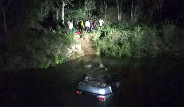 ಶ್ರೀರಂಗಪಟ್ಟಣ | ನಾಲೆಗೆ ಉರುಳಿಬಿದ್ದ ಕಾರು: ನಾಲ್ವರು ಮಹಿಳೆಯರು ಮೃತ್ಯು ಶ್ರೀರಂಗಪಟ್ಟಣ | ನಾಲೆಗೆ ಉರುಳಿಬಿದ್ದ ಕಾರು: ನಾಲ್ವರು ಮಹಿಳೆಯರು ಮೃತ್ಯು