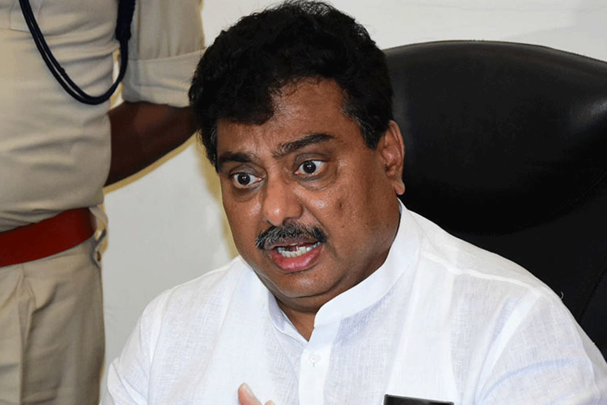 ಅಮೆರಿಕಕ್ಕೆ ಮರಳುವುದಾಗಿ ಹೇಳಿದ್ದ ಉದ್ಯಮಿಗೆ ಸಮಸ್ಯೆ ಬಗೆಹರಿಸುವ ಭರವಸೆ ನೀಡಿದ ಸಚಿವ ಎಂ.ಬಿ. ಪಾಟೀಲ್ ಅಮೆರಿಕಕ್ಕೆ ಮರಳುವುದಾಗಿ ಹೇಳಿದ್ದ ಉದ್ಯಮಿಗೆ ಸಮಸ್ಯೆ ಬಗೆಹರಿಸುವ ಭರವಸೆ ನೀಡಿದ ಸಚಿವ ಎಂ.ಬಿ. ಪಾಟೀಲ್