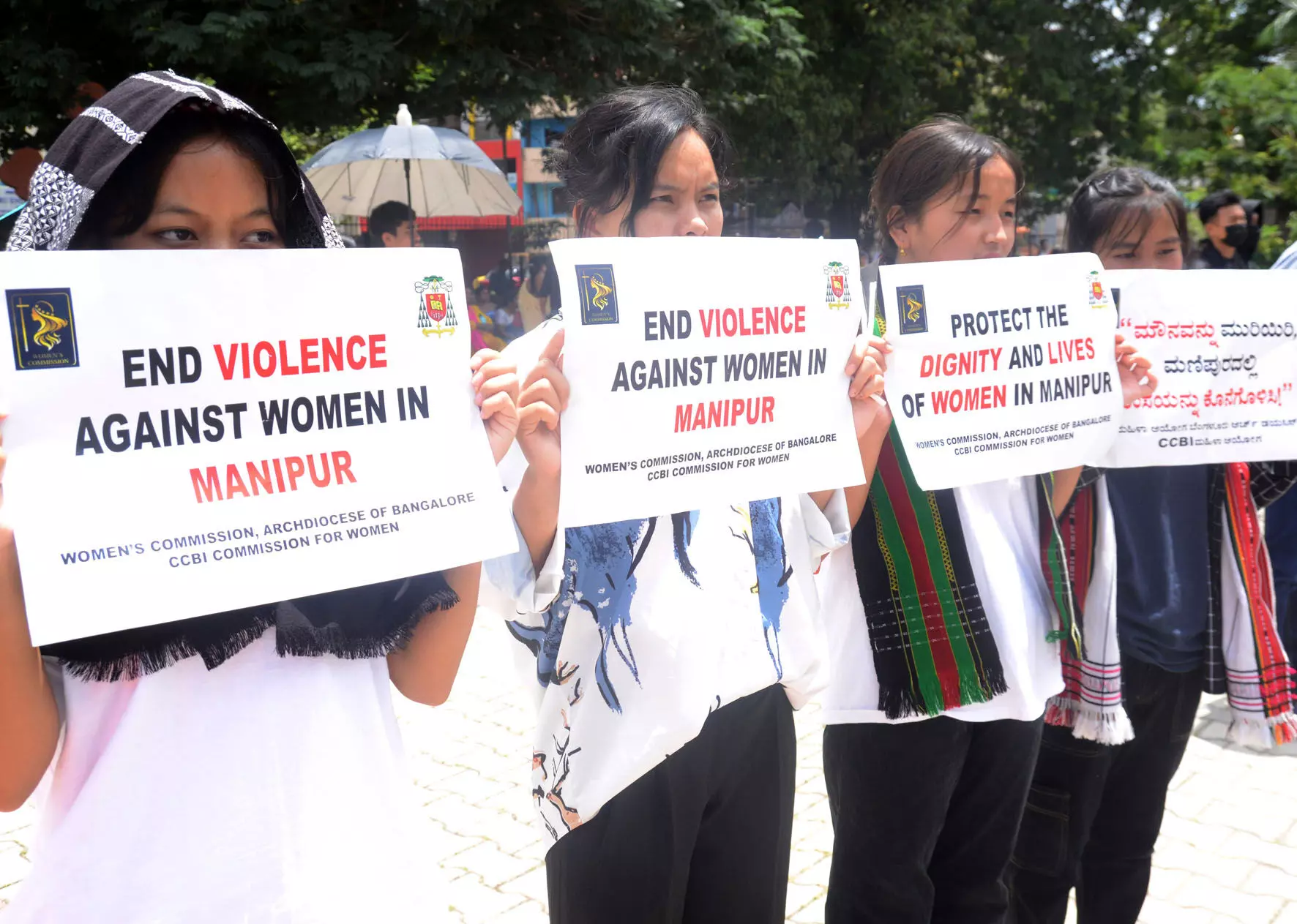 ಬೆಂಗಳೂರು: ಮಣಿಪುರದಲ್ಲಿ ಮಹಿಳೆಯರ ಮೇಲಿನ ದೌರ್ಜನ್ಯ ಖಂಡಿಸಿ ರಾಷ್ಟ್ರಪತಿಗೆ ಪತ್ರ ಬೆಂಗಳೂರು: ಮಣಿಪುರದಲ್ಲಿ ಮಹಿಳೆಯರ ಮೇಲಿನ ದೌರ್ಜನ್ಯ ಖಂಡಿಸಿ ರಾಷ್ಟ್ರಪತಿಗೆ ಪತ್ರ