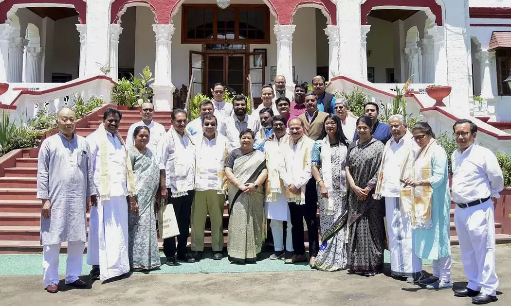 ಮೋದಿ ಮೌನ ಮಣಿಪುರದ ಕುರಿತು ಅವರ ನಿರ್ಲಜ್ಜ ಅಸಡ್ಡೆಯನ್ನು ತೋರಿಸುತ್ತಿದೆ: ಮಣಿಪುರ ರಾಜ್ಯಪಾಲರಿಗೆ ತಿಳಿಸಿದ ಪ್ರತಿಪಕ್ಷ ನಿಯೋಗ