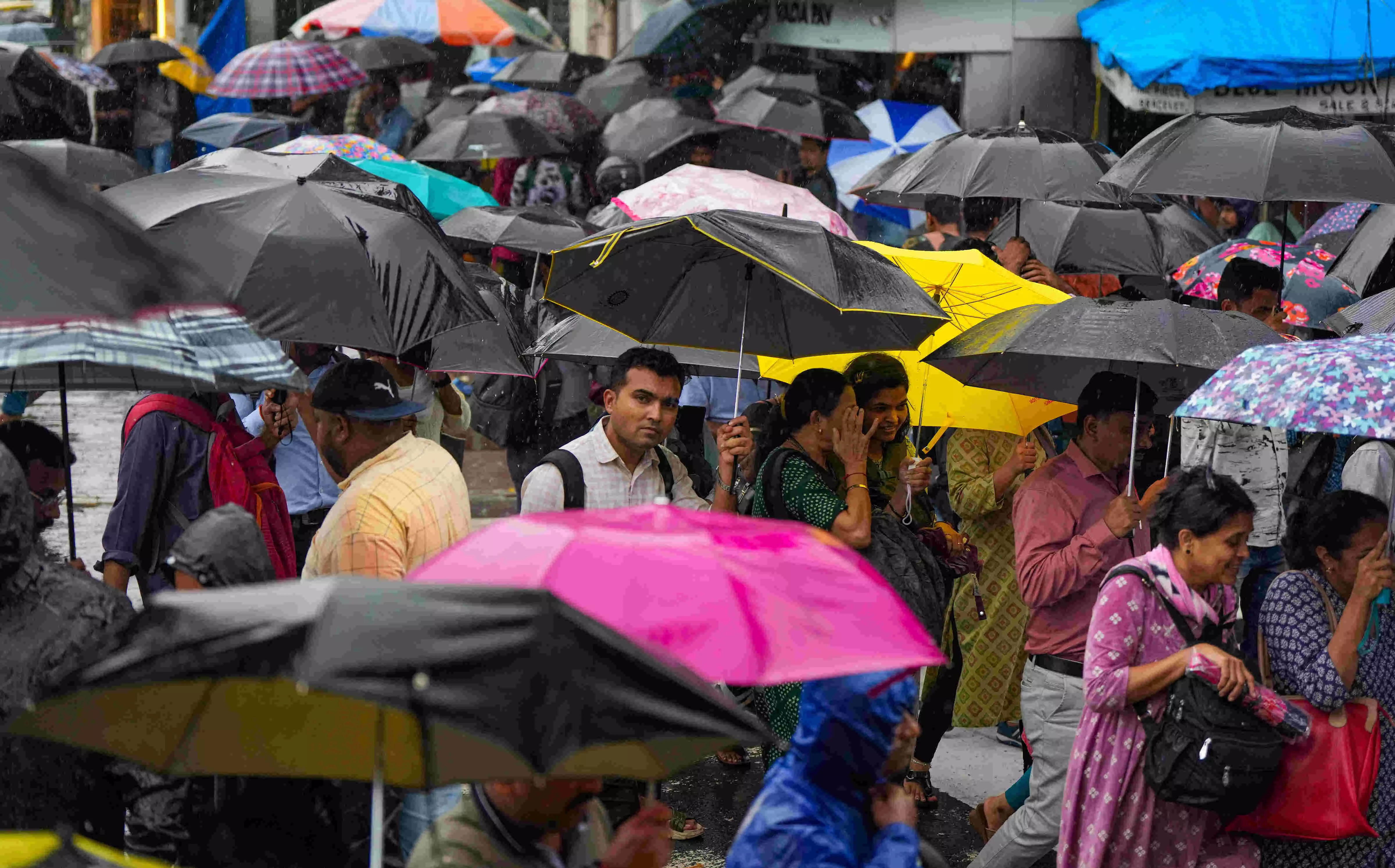 ಜುಲೈನಲ್ಲಿ ವಾಡಿಕೆಗಿಂತ ಶೇಕಡ 15ರಷ್ಟು ಅಧಿಕ ಮಳೆ ಜುಲೈನಲ್ಲಿ ವಾಡಿಕೆಗಿಂತ ಶೇಕಡ 15ರಷ್ಟು ಅಧಿಕ ಮಳೆ