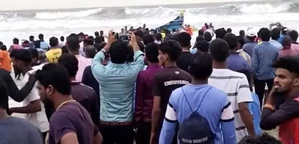 ಬೈಂದೂರು: ಮೀನುಗಾರಿಕಾ ದೋಣಿ ಮುಳುಗಡೆ; ಓರ್ವ ಮೃತ್ಯು, ಇನ್ನೋರ್ವ ನಾಪತ್ತೆ