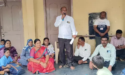 ದಾವಣಗೆರೆ: ಸರ್ಕಾರಿ ಶಾಲೆಯಲ್ಲಿ ಸಿಬ್ಬಂದಿ ಕೊರತೆ; ಪಾಲಿಕೆ ಸದಸ್ಯರ ಸಹಿತ ವಿದ್ಯಾರ್ಥಿಗಳಿಂದ ಪ್ರತಿಭಟನೆ