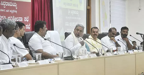 ಜನರ ಕೆಲಸ ಮಾಡುವ ವಿಚಾರದಲ್ಲಿ ಯಾರೂ ರಾಜಕೀಯ ಮಾಡಬಾರದು: ಸಿಎಂ ಸಿದ್ದರಾಮಯ್ಯ ಜನರ ಕೆಲಸ ಮಾಡುವ ವಿಚಾರದಲ್ಲಿ ಯಾರೂ ರಾಜಕೀಯ ಮಾಡಬಾರದು: ಸಿಎಂ ಸಿದ್ದರಾಮಯ್ಯ